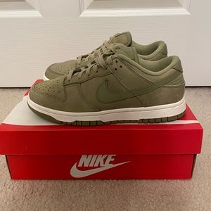 Women’s Dunk Low Premium ‘neutral olive’